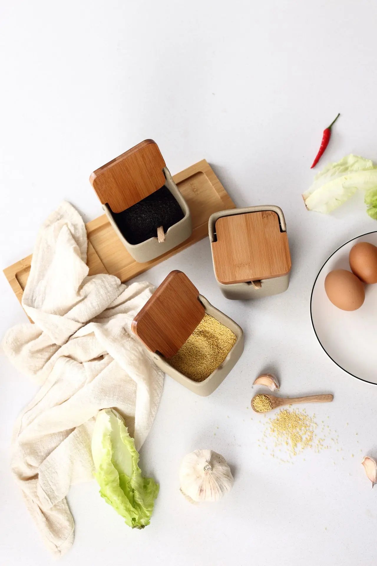 Ceramic Seasoning Jars with Wooden Lid Salt Shakers Kitchen Supplies White Spice Organizer Canister Spoon Set White Sugar Box