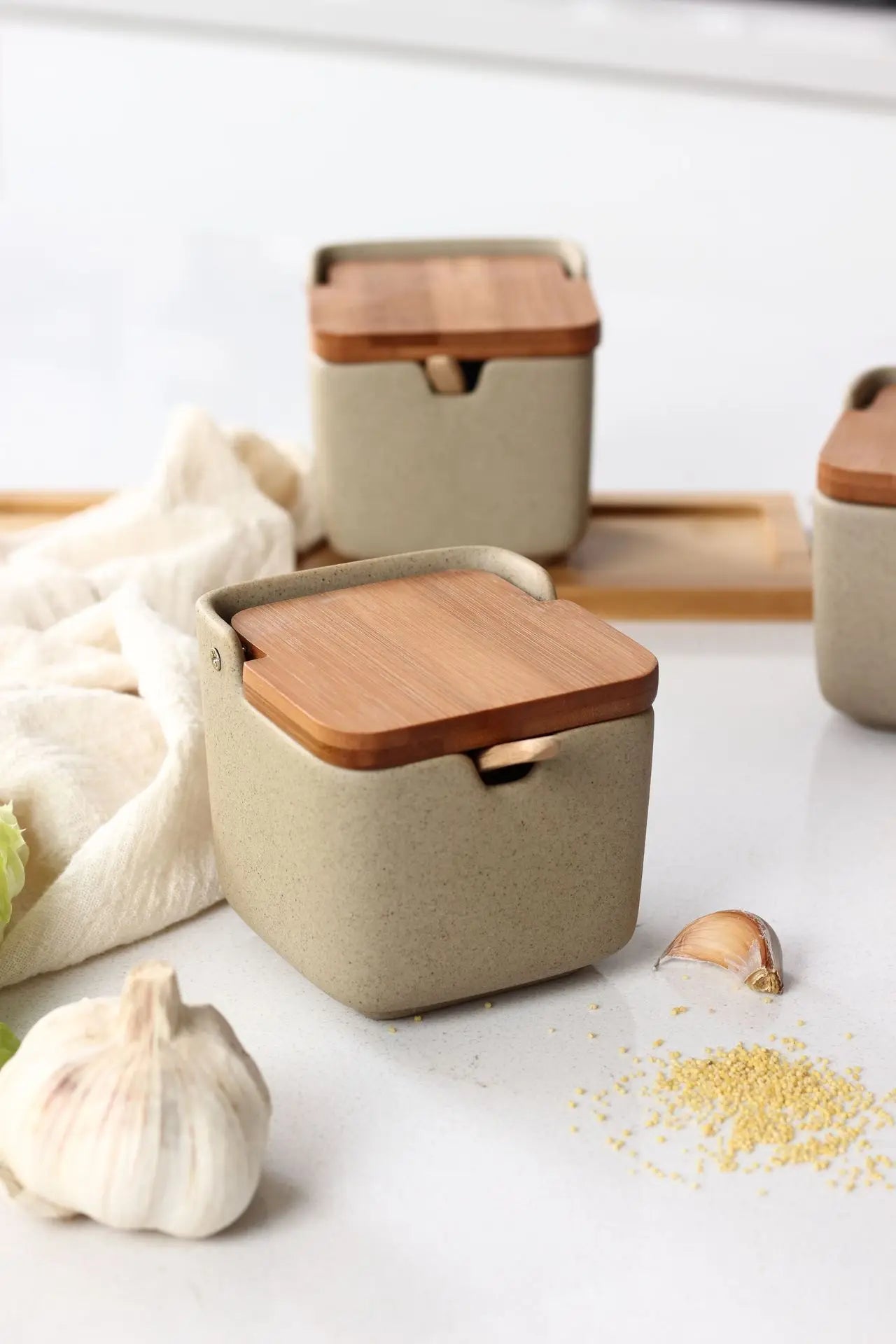 Ceramic Seasoning Jars with Wooden Lid Salt Shakers Kitchen Supplies White Spice Organizer Canister Spoon Set White Sugar Box