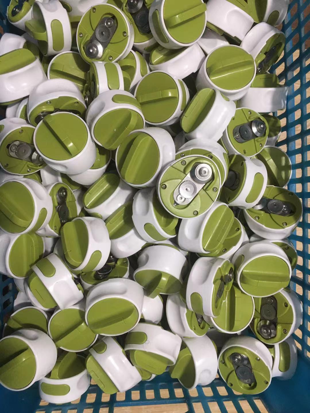 Multi-Purpose Lid Opener Screw Kitchen Utility Gadget – Labor Saving Easy Jar & Bottle Opener